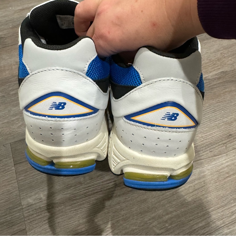 New Balance M2002R Athletic Running Sneakers - Picture 3 of 8